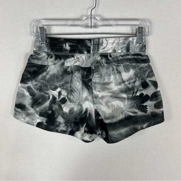 Adidas Gray Abstract Running Shorts Women’s XS Mid Rise Drawstring Unlined - Picture 3 of 11